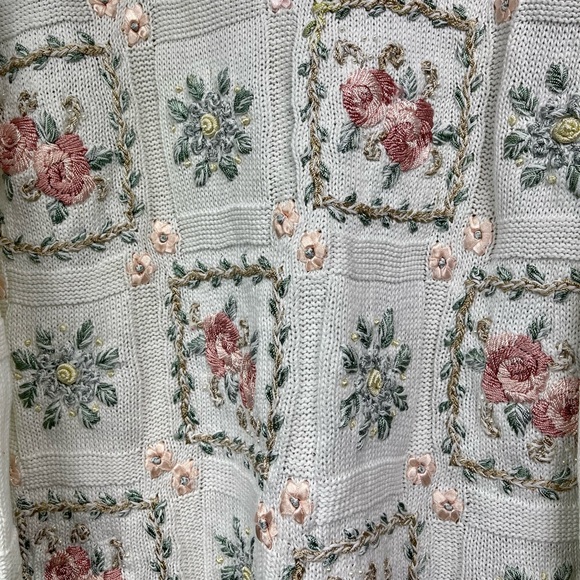 🌸 VTG 🌸Sarah Morgan White Pink Floral Embroidered Beaded Knit Sweater - S - Picture 4 of 10